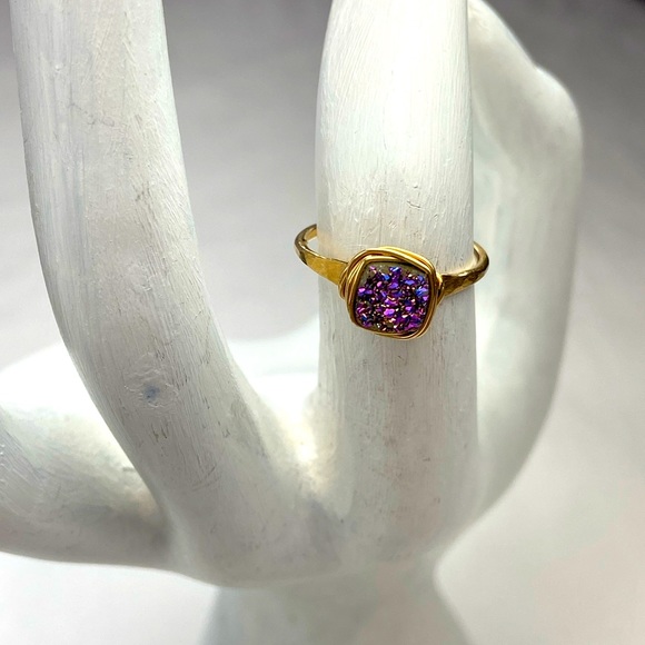 Peacock Drusy artisan ring with fine wrap detail and hammered golden - Picture 3 of 11
